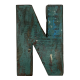 Houten letter N gemaakt van oude vissersbootjes